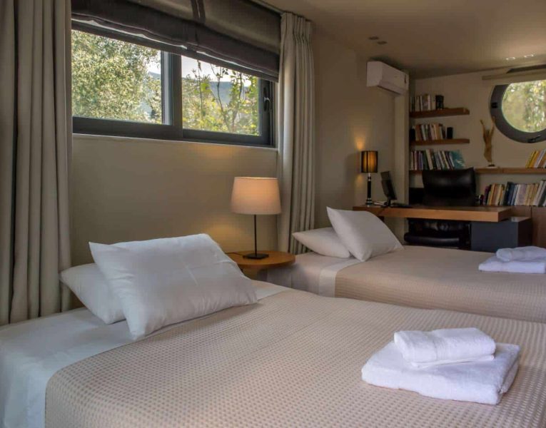 Villa-Copper-Evia-by-Olive-Villa-Rentals-office-bedroom