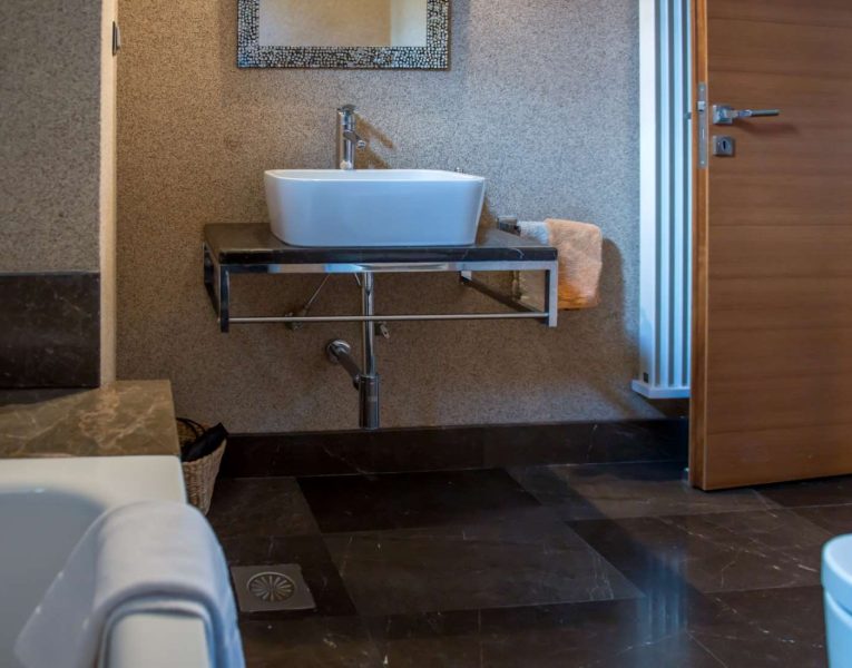 Villa-Copper-Evia-by-Olive-Villa-Rentals-bathroom