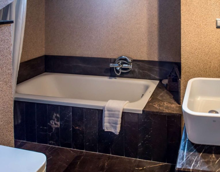 Villa-Copper-Evia-by-Olive-Villa-Rentals-bathroom