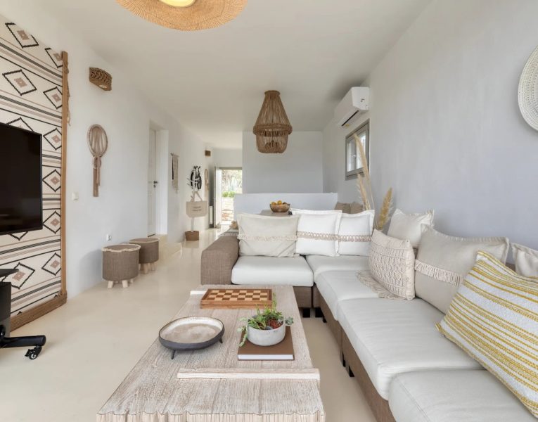 Villa Clarisse in Paros by Olive Villa Rentals