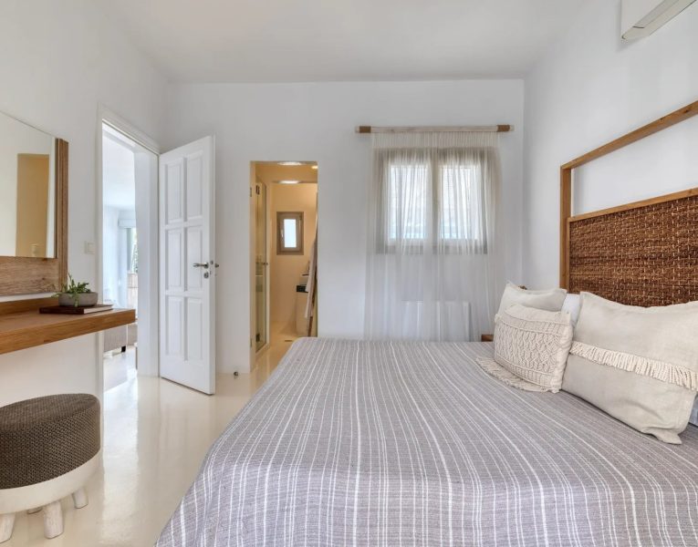 Villa Clarisse in Paros by Olive Villa Rentals