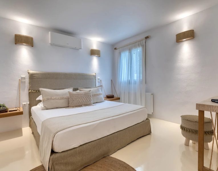 Villa Clarisse in Paros by Olive Villa Rentals