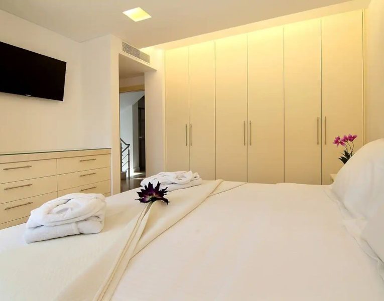 Villa Evelina in Anavissos by Olive Villa Rentals
